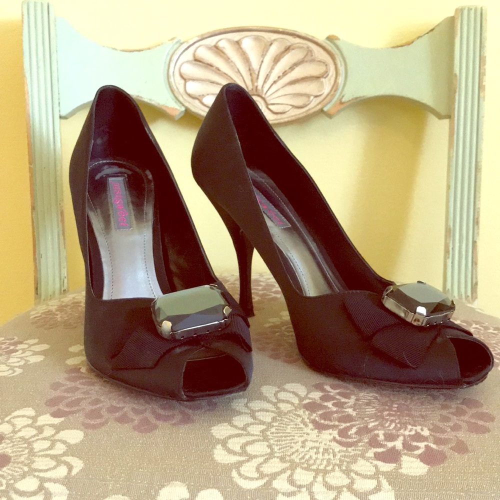 Black Satin Party Pumps with Jewel